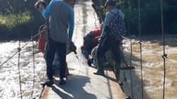 Parah Banget..!!! Masyarakat Petani Di Kecamatan Muara Jaya keluhkan Jembatan Gantung Rusak Parah Seolah Pemerintah Desa Hanya Diam, Tutup Mata Dan Makan Gaji Buta